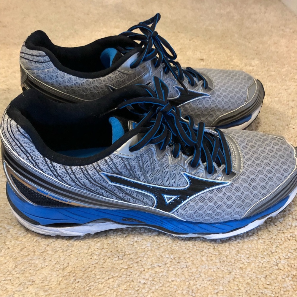 Men’s athletic shoes